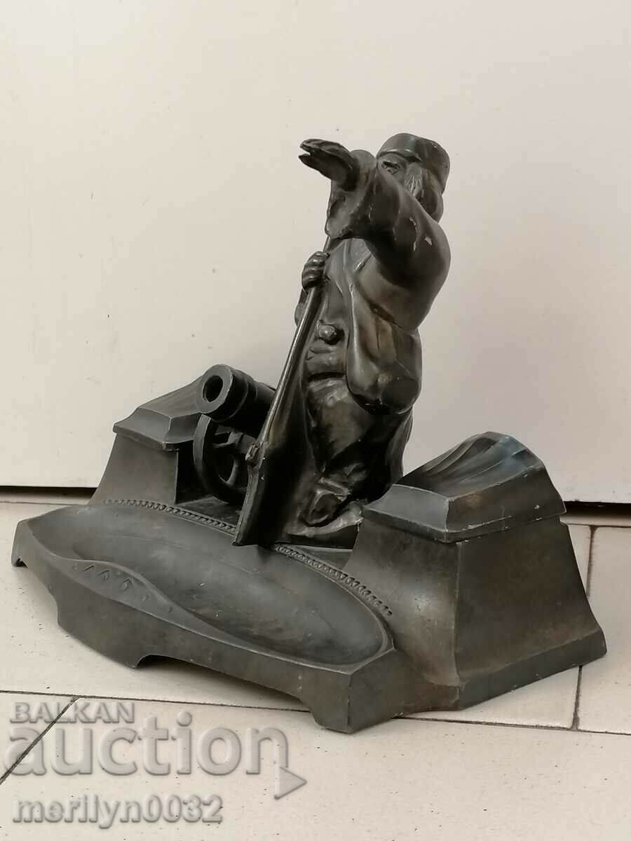 Аукцион Цамова мастилница с фигура на Боримечката писалка мастило Аукцион Цамова мастилница с фигура на Боримечката писалка мастило