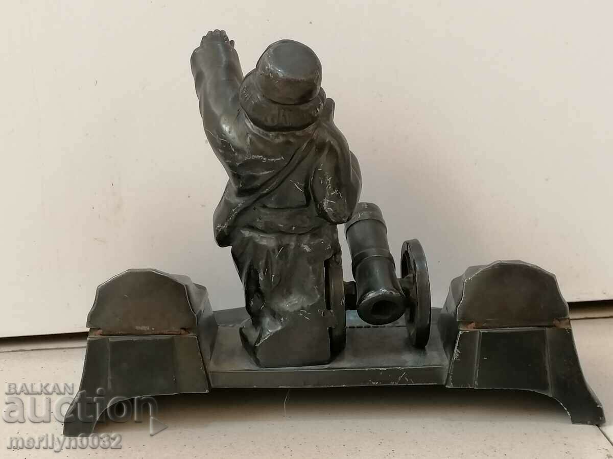 Доставка на Цамова мастилница с фигура на Боримечката писалка мастило Доставка на Цамова мастилница с фигура на Боримечката писалка мастило