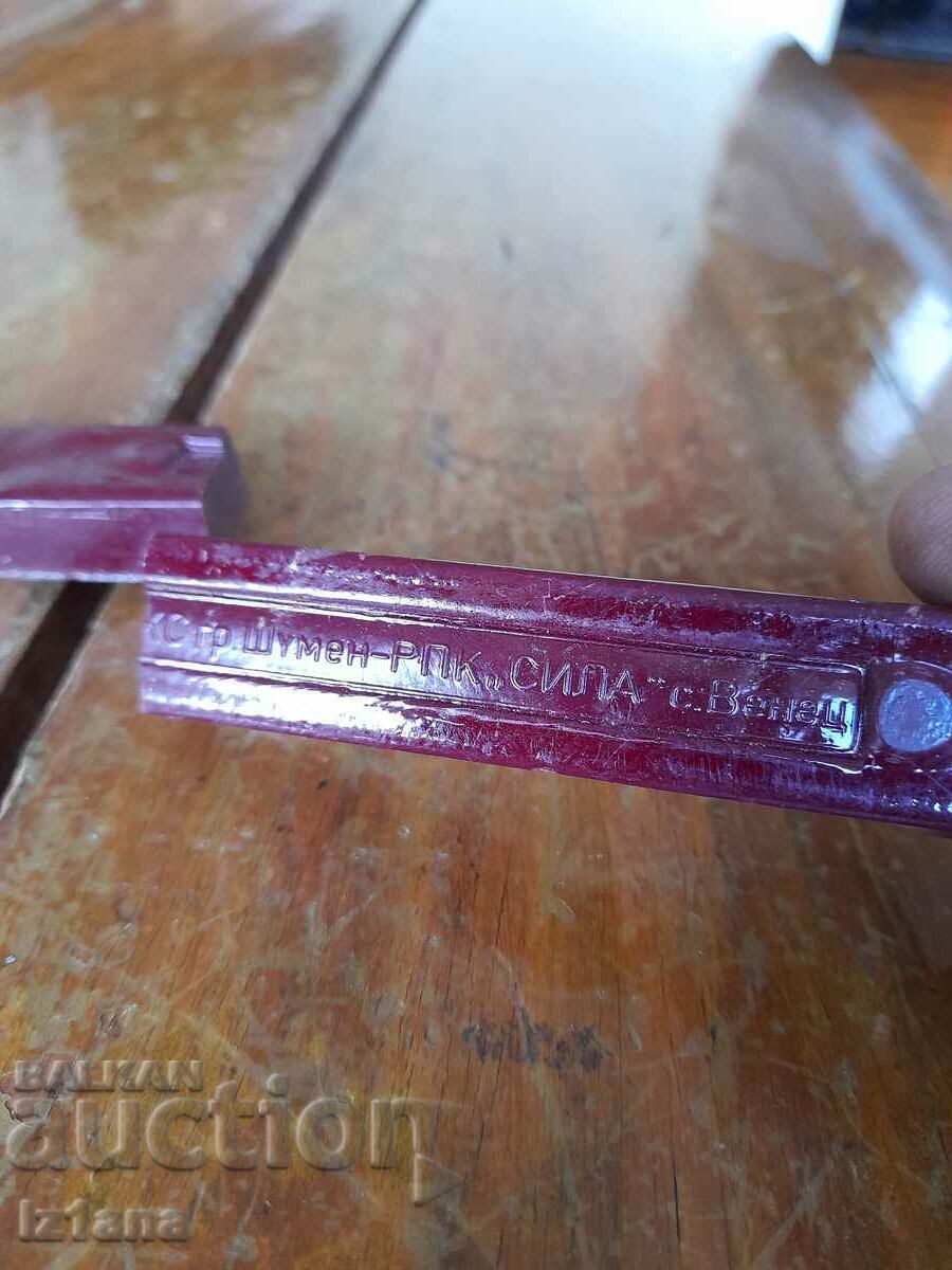 Auction Old Red Wax Auction Old Red Wax