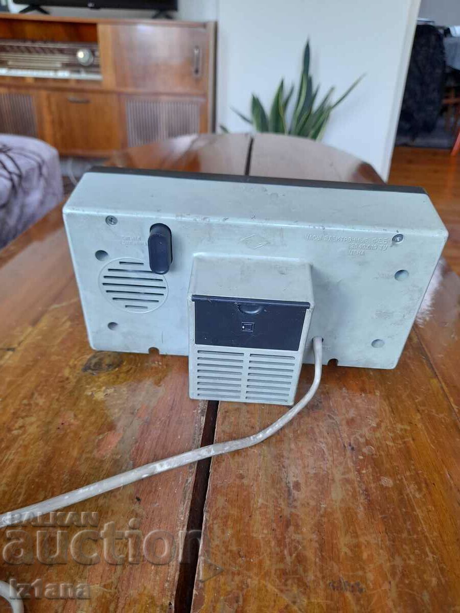 Auction Old Electronic clock FE6 Auction Old Electronic clock FE6