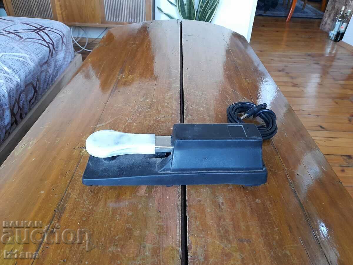 Control pedal for musical instruments Control pedal for musical instruments