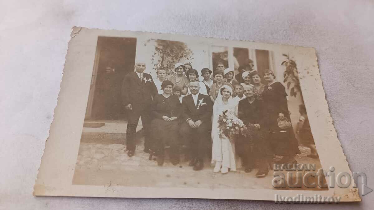 Снимка Младоженци със свои приятели 1933