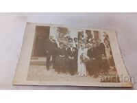 Fotografie Proaspăt căsătoriți cu prietenii lor 1933