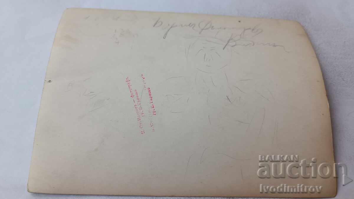 Photo Young men and women in carnival costumes with price 2.35 BGN | € 1.20 Photo Young men and women in carnival costumes with price 2.35 BGN | € 1.20