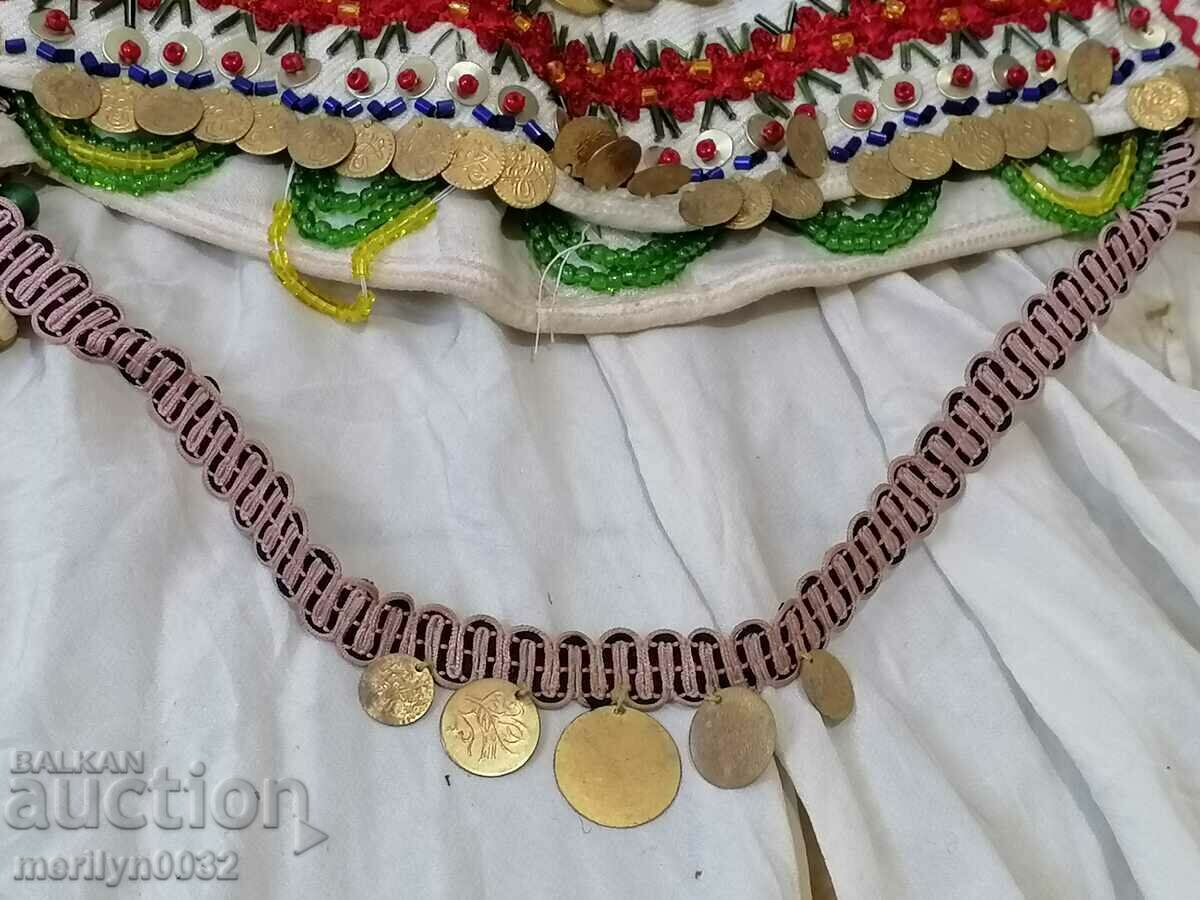 Δημοπρασία Κασκόλ με χάντρες, φούντες, νομίσματα, κοστούμι με χάντρες, αρχές 20ου αιώνα