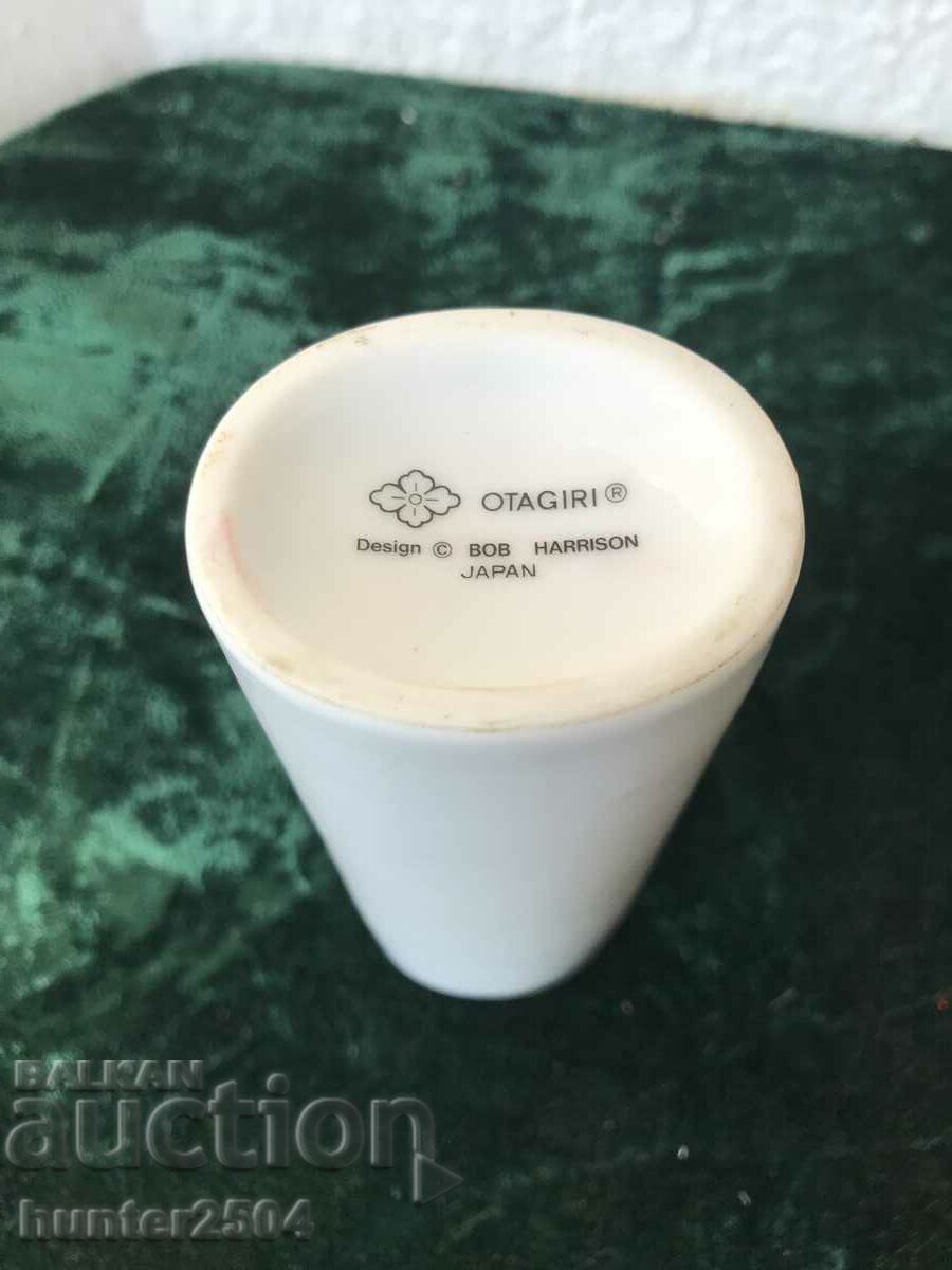 Vaza din portelan, Japonia, 16 cm cu preț 14.95 BGN | € 7.64 Vaza din portelan, Japonia, 16 cm cu preț 14.95 BGN | € 7.64