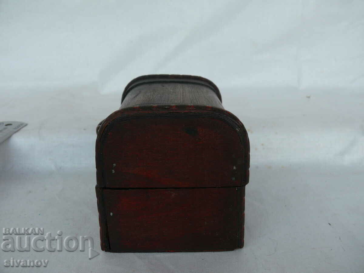 Delivery of Old wooden box #1567