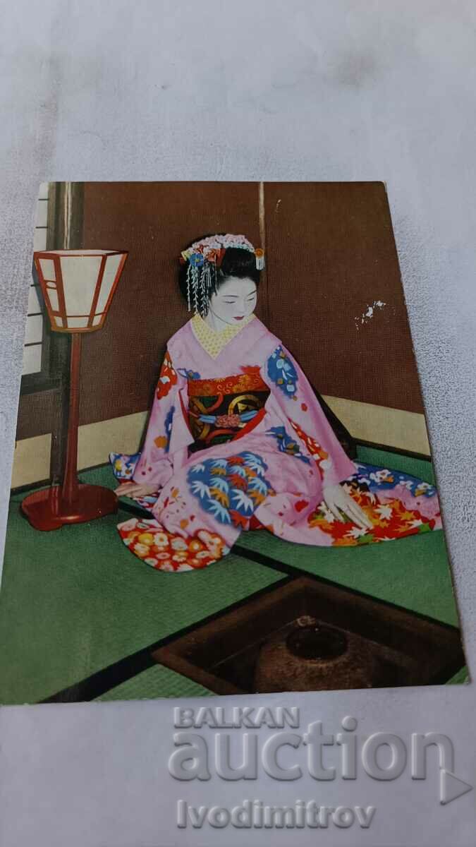 Καρτ ποστάλ Γιαπωνέζα με παραδοσιακή ενδυμασία