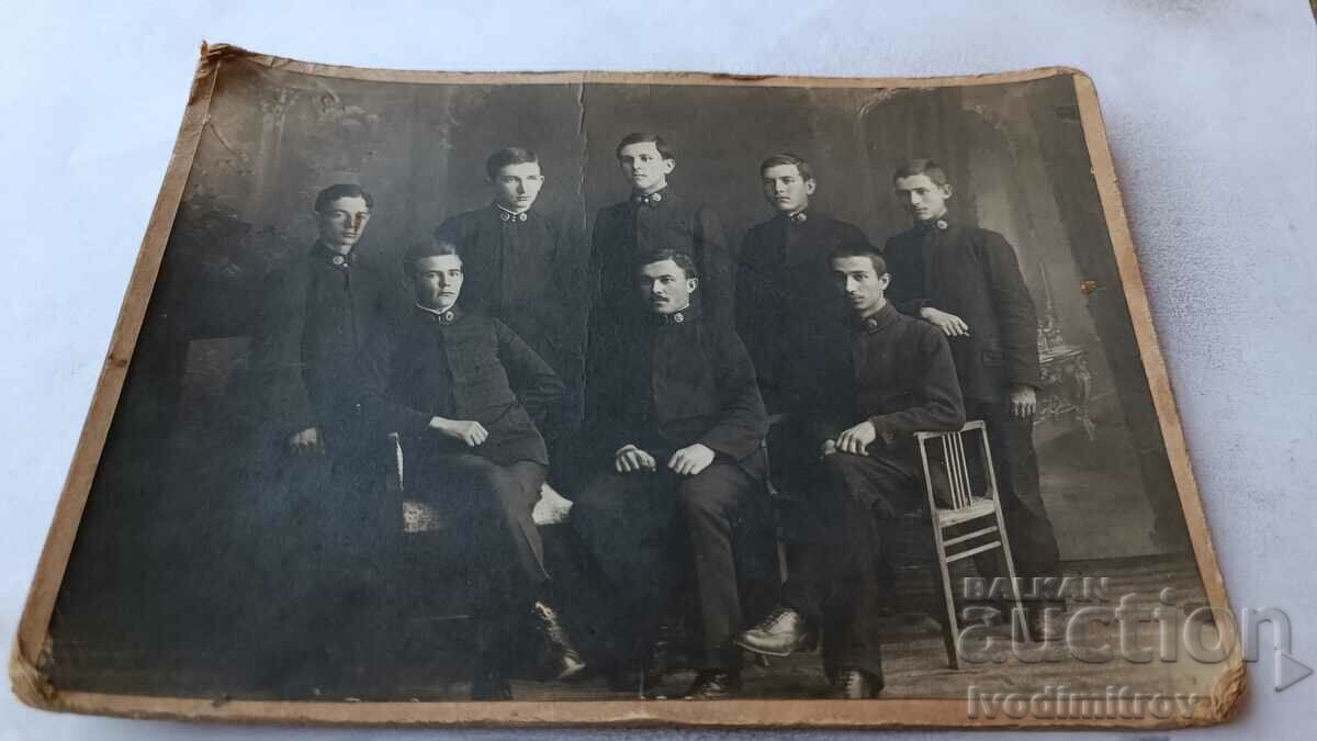 Photo Young men Cardboard