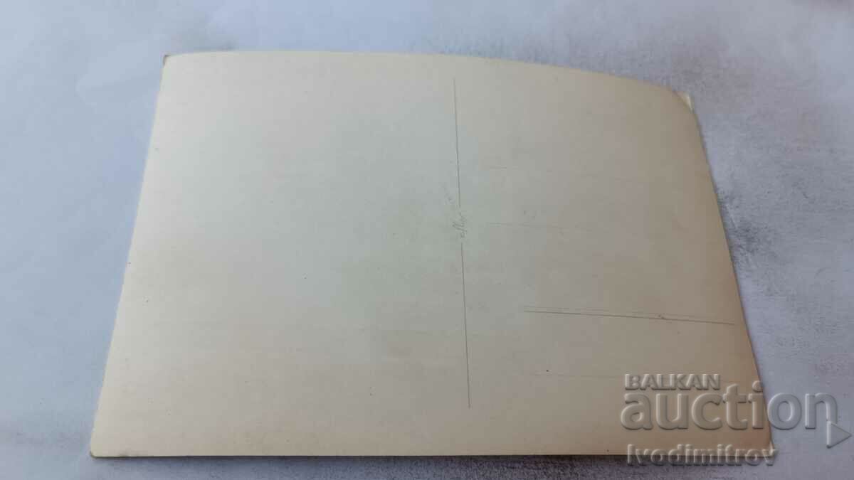 Καρτ ποστάλ Νέα γυναίκα σε ένα χωράφι καλαμποκιού με τιμή 0.85 BGN | € 0.43