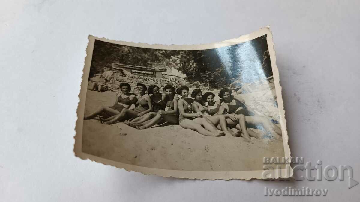 Fotografie Stalin Fete tinere pe plajă 1955