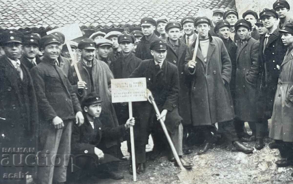 Students labor day with price 6.99 BGN | € 3.57 Students labor day with price 6.99 BGN | € 3.57