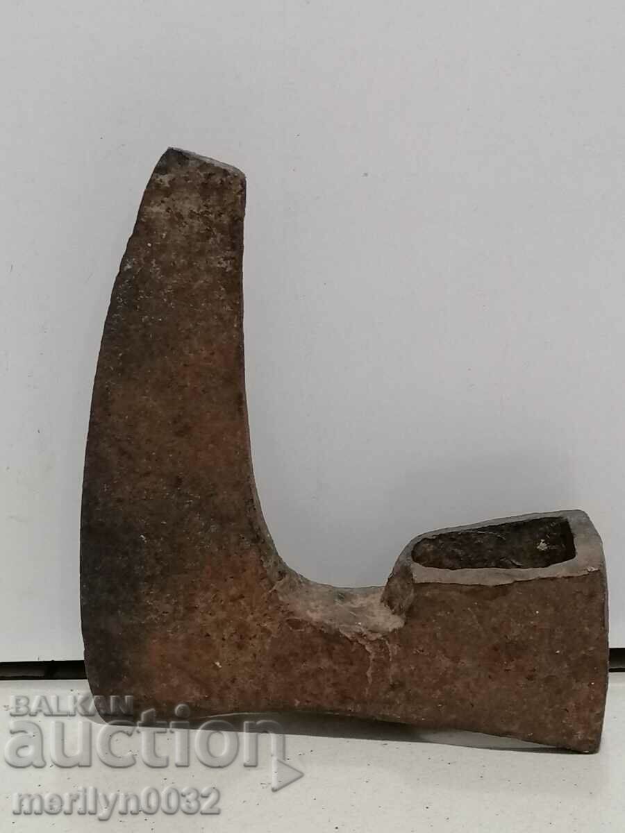 Delivery of Old ax ax saber blade without sap