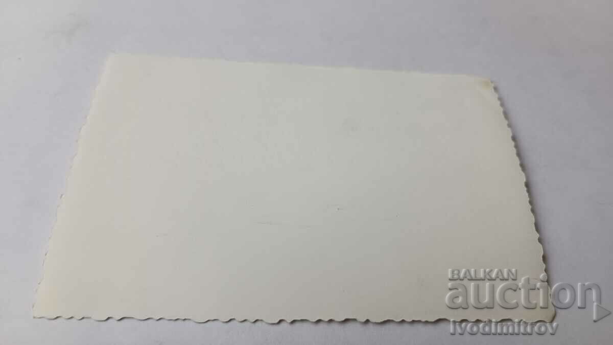 Fotografie Tânără pe o saltea pe plajă cu preț 1.35 BGN | € 0.69