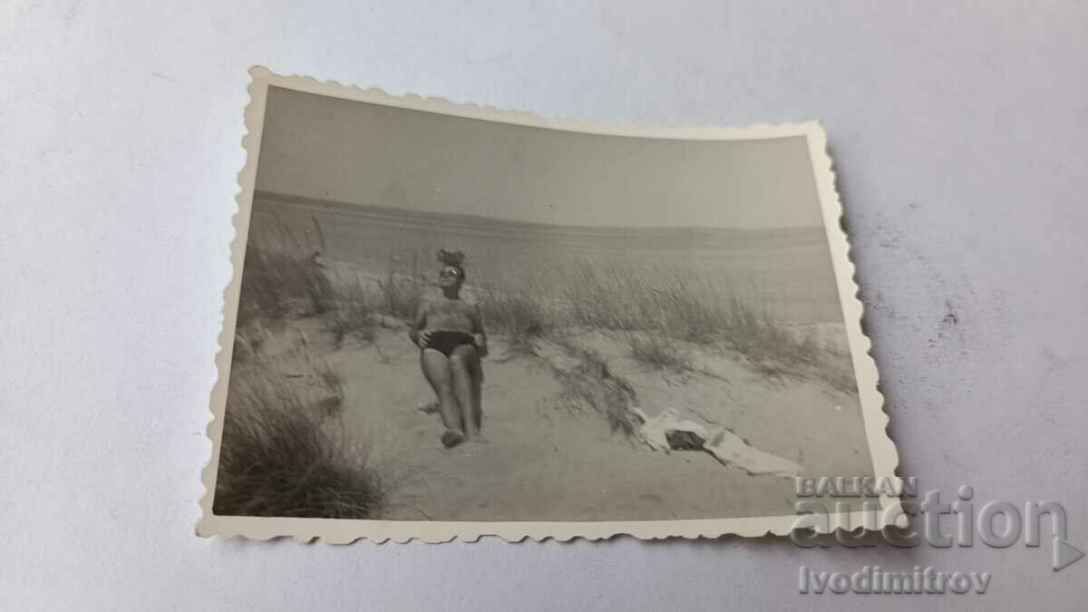 Снимка Созопол Мъж на дюните на плажа 1958