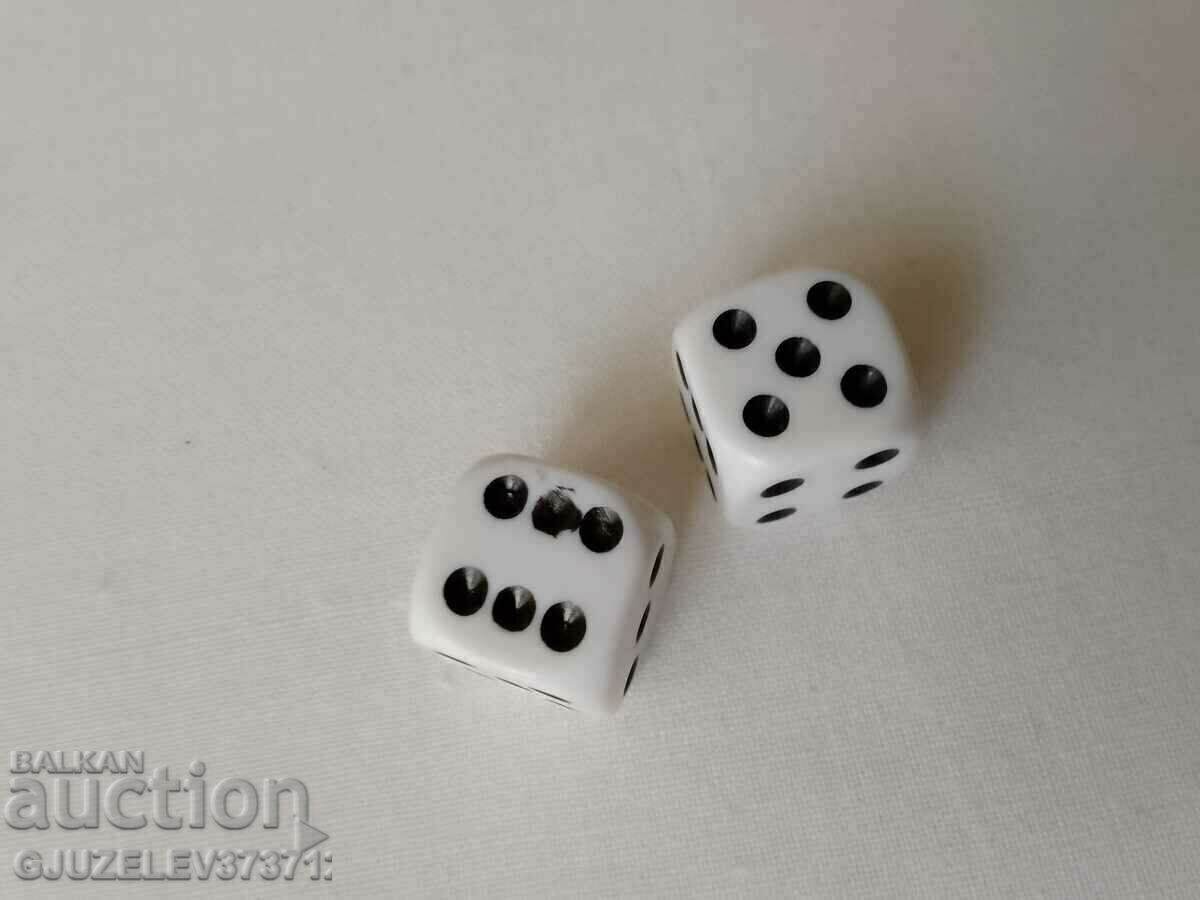 Bakelite dice - 5 Bakelite dice - 5