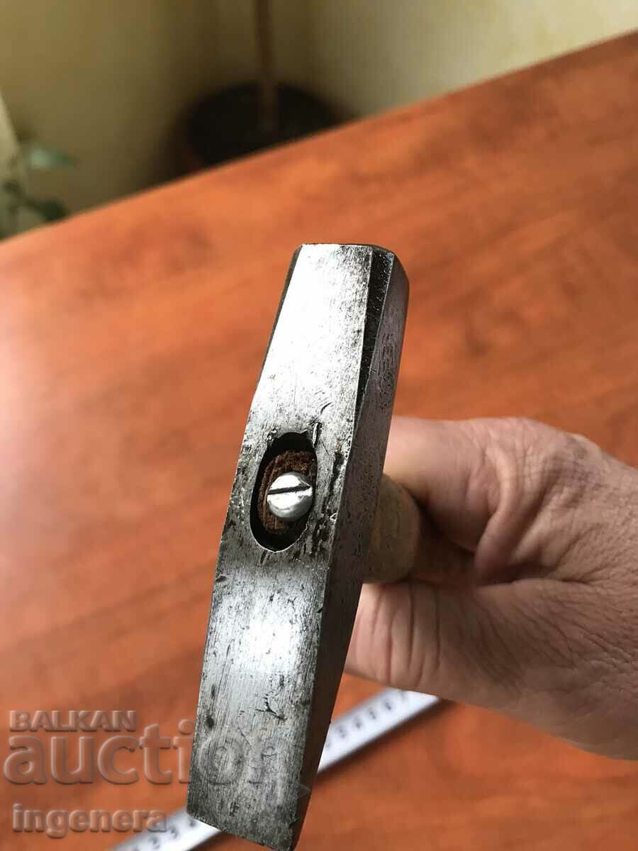 Delivery of HAMMER HAMMER OLD SMALL TOOL Delivery of HAMMER HAMMER OLD SMALL TOOL