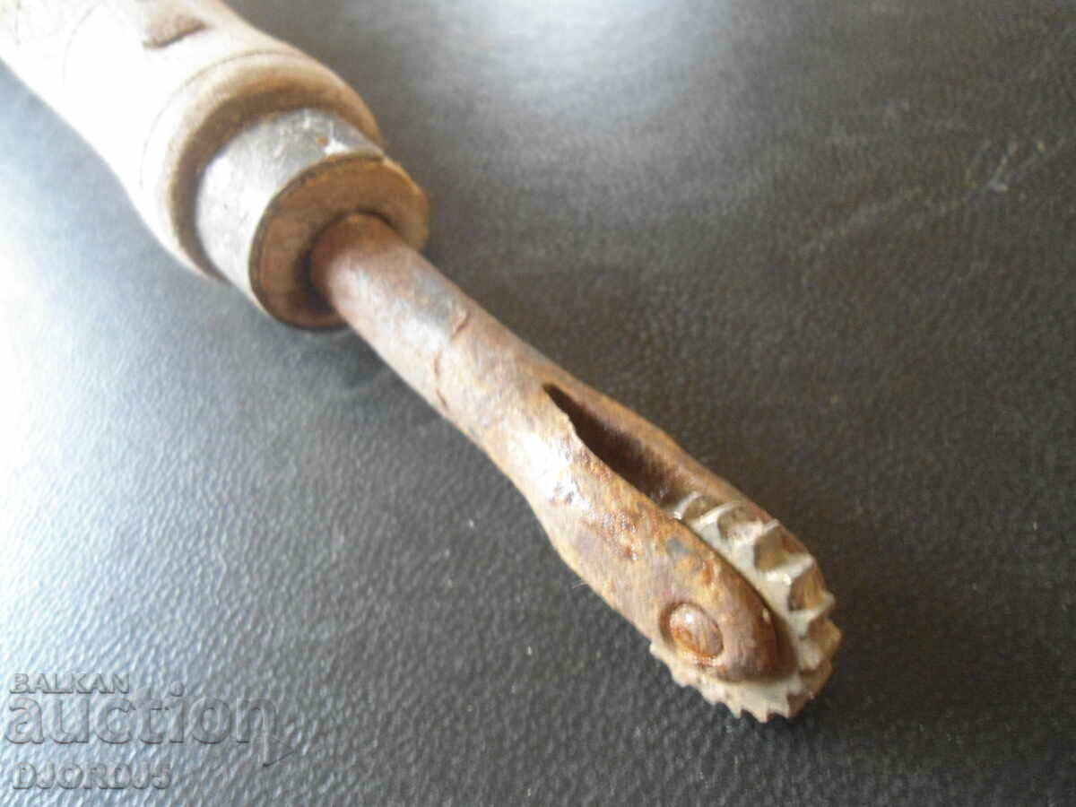 Old tool with price 5.00 BGN | € 2.56 Old tool with price 5.00 BGN | € 2.56