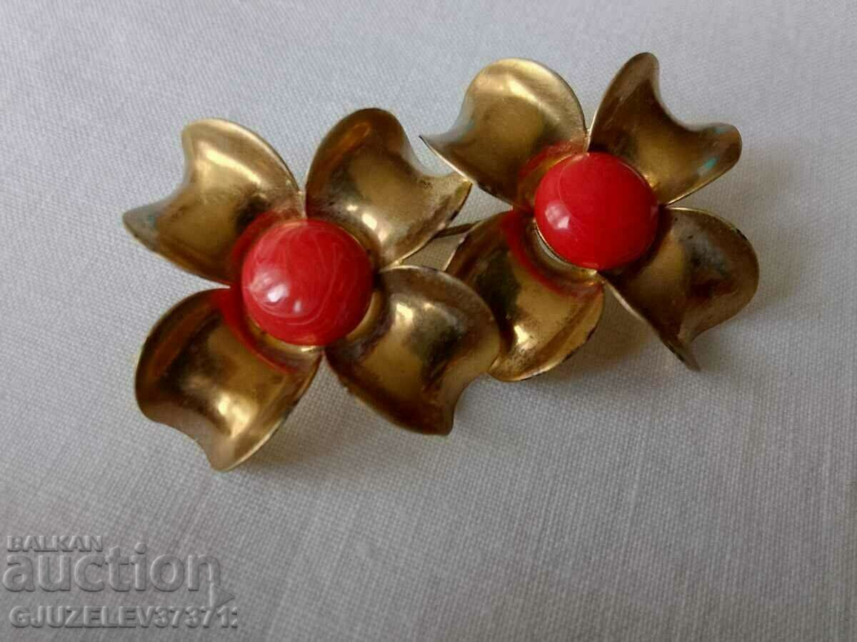 Old lady's brooch Old lady's brooch