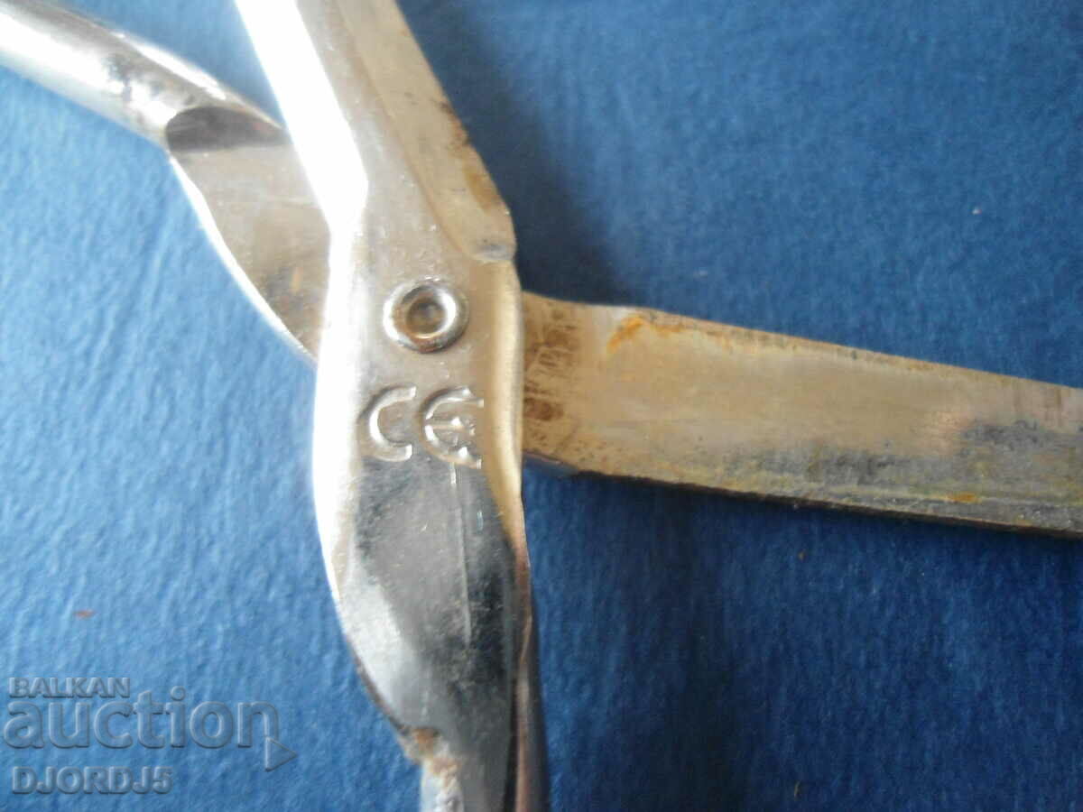 Delivery of Old scissors, GERMANY