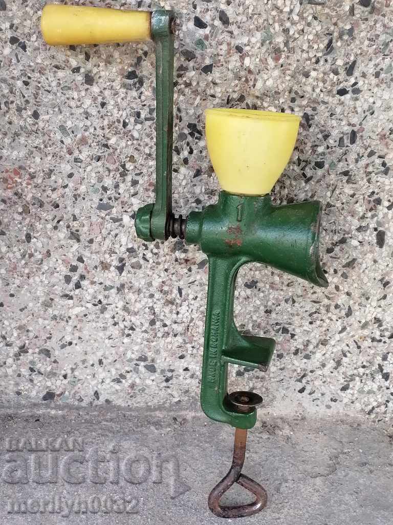 Romanian grinder for walnuts and nuts machine 60s - 6 Romanian grinder for walnuts and nuts machine 60s - 6