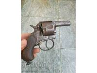 Стар малък револвер Булдог