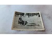 Foto Stalin Fată tânără pe plajă 1950