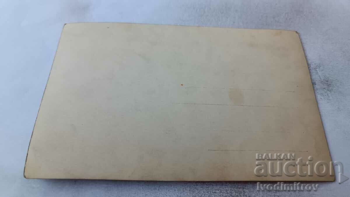 Photo A man and two women on a cliff above the sea with price 4.65 BGN | € 2.38 Photo A man and two women on a cliff above the sea with price 4.65 BGN | € 2.38