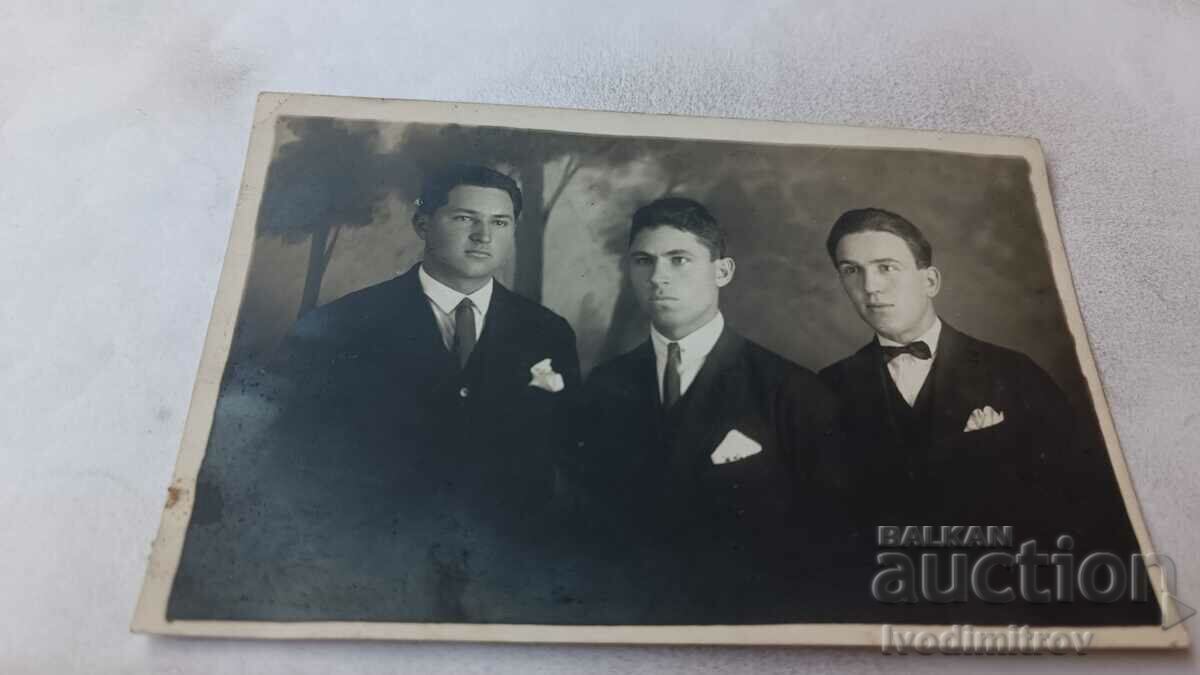 Φωτογραφία Τρεις νεαροί άνδρες