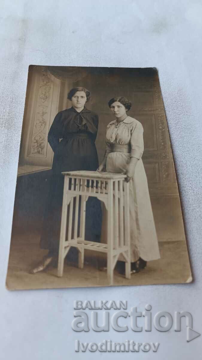 Снимка София Две млади жени 1914