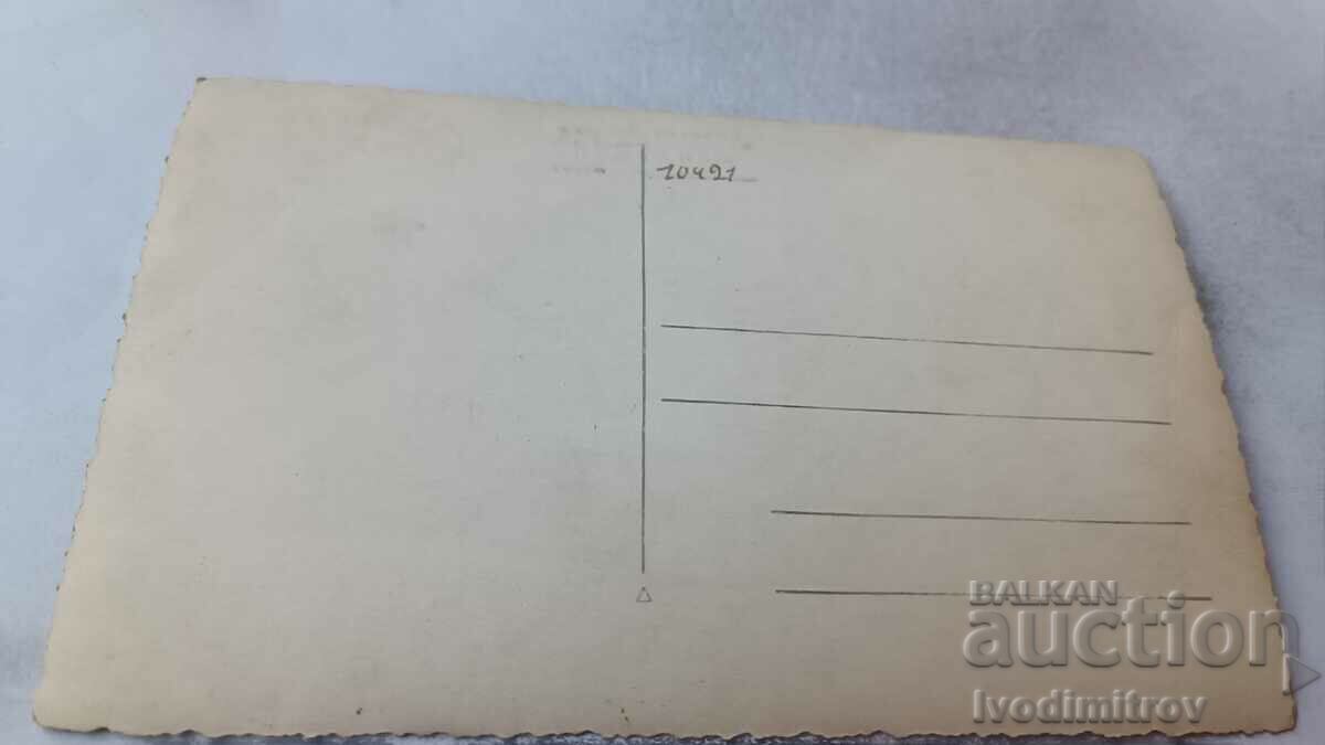 Φωτογραφία Άνδρες γυναίκες και κορίτσι με τιμή 1.35 BGN | € 0.69 Φωτογραφία Άνδρες γυναίκες και κορίτσι με τιμή 1.35 BGN | € 0.69