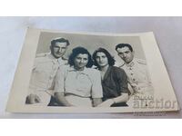 Снимка София Двама офицери и две млади жени 1947