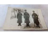 Снимка Трима офицери на улицата през зимата