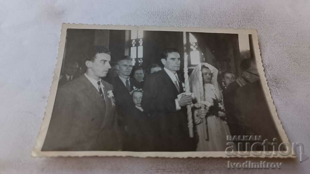 Снимка София Сватбена церемония в църква 1948