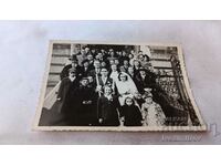 Снимка София Младоженци съ свои приятели на стълби 1948