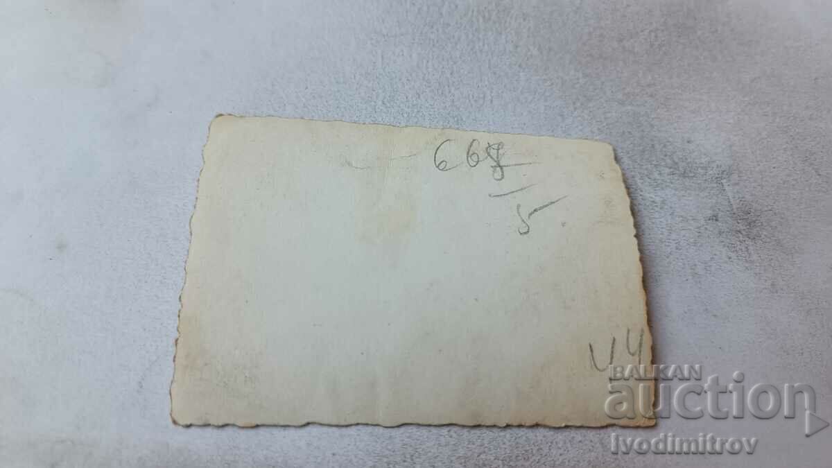 Φωτογραφία Σοφία Τρεις γυναίκες με ρετρό καροτσάκια για μωρά σε μια βόλτα με τιμή 1.85 BGN | € 0.95 Φωτογραφία Σοφία Τρεις γυναίκες με ρετρό καροτσάκια για μωρά σε μια βόλτα με τιμή 1.85 BGN | € 0.95