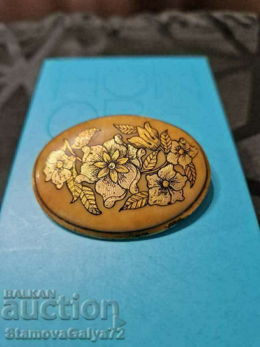 A beautiful large antique French brooch with price 66.00 BGN | € 33.75 A beautiful large antique French brooch with price 66.00 BGN | € 33.75