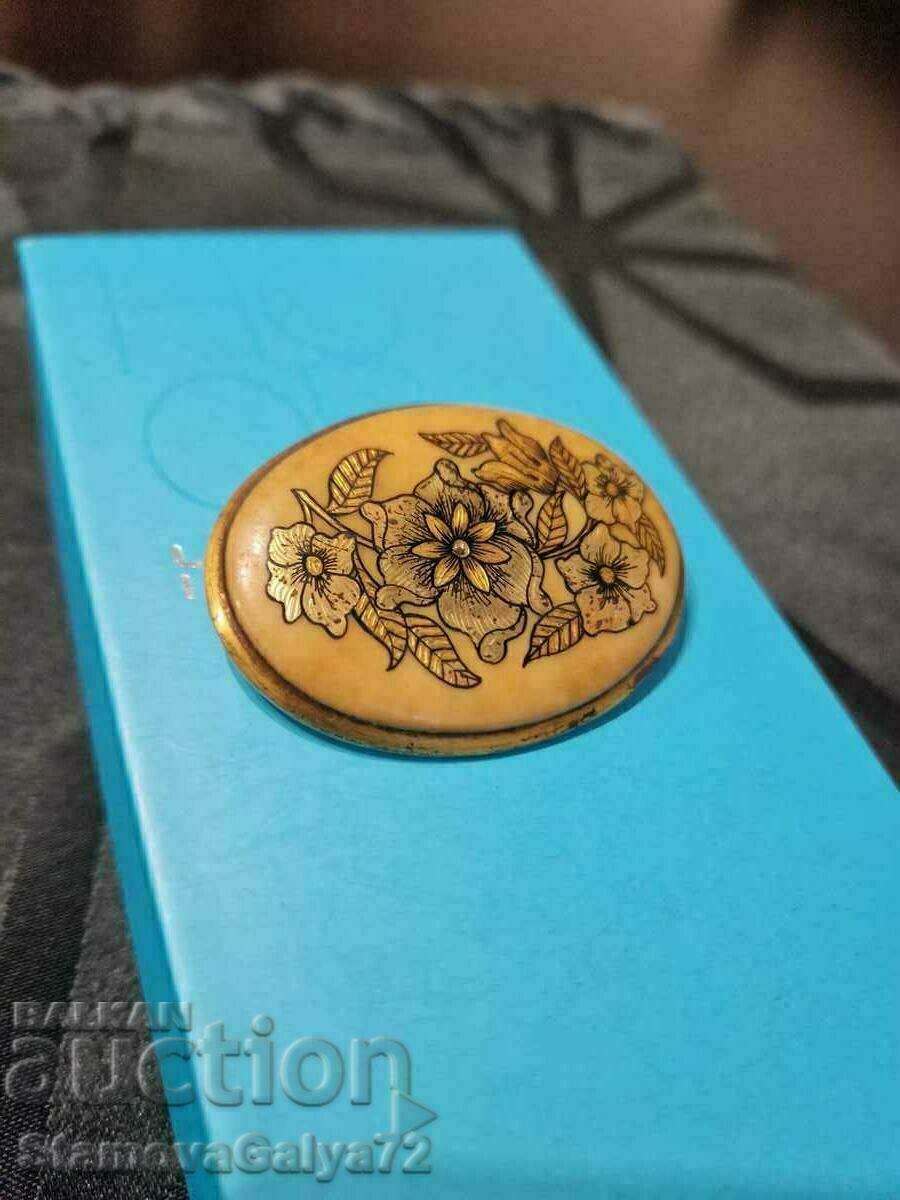 Delivery of A beautiful large antique French brooch Delivery of A beautiful large antique French brooch