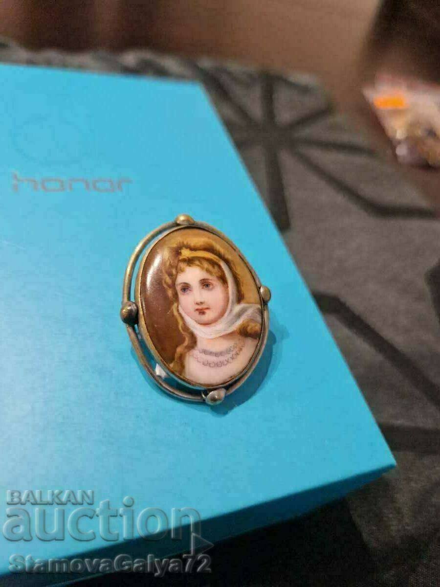 Delivery of An extremely beautiful antique French porcelain brooch Delivery of An extremely beautiful antique French porcelain brooch