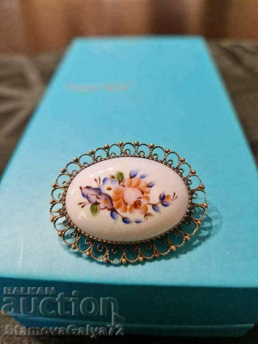 An exceptional antique French porcelain filigree brooch with price € 30.17 | 59.01 BGN