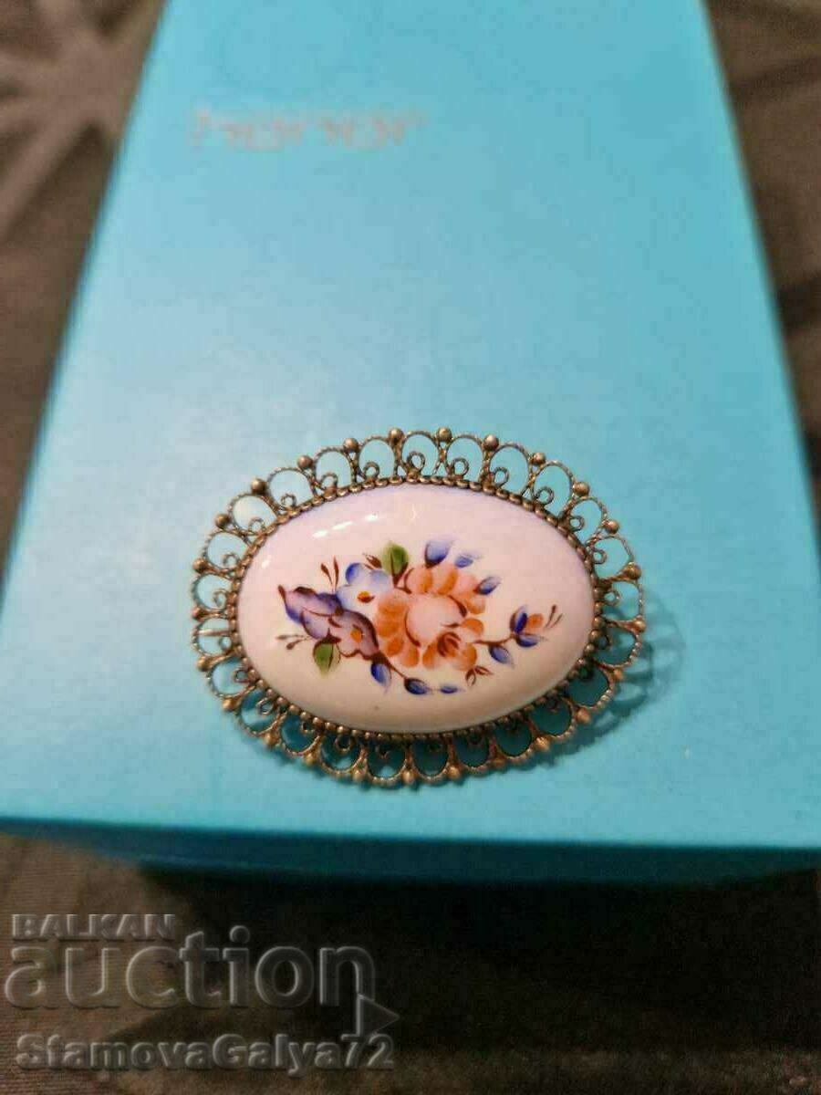 Auction An exceptional antique French porcelain filigree brooch Auction An exceptional antique French porcelain filigree brooch
