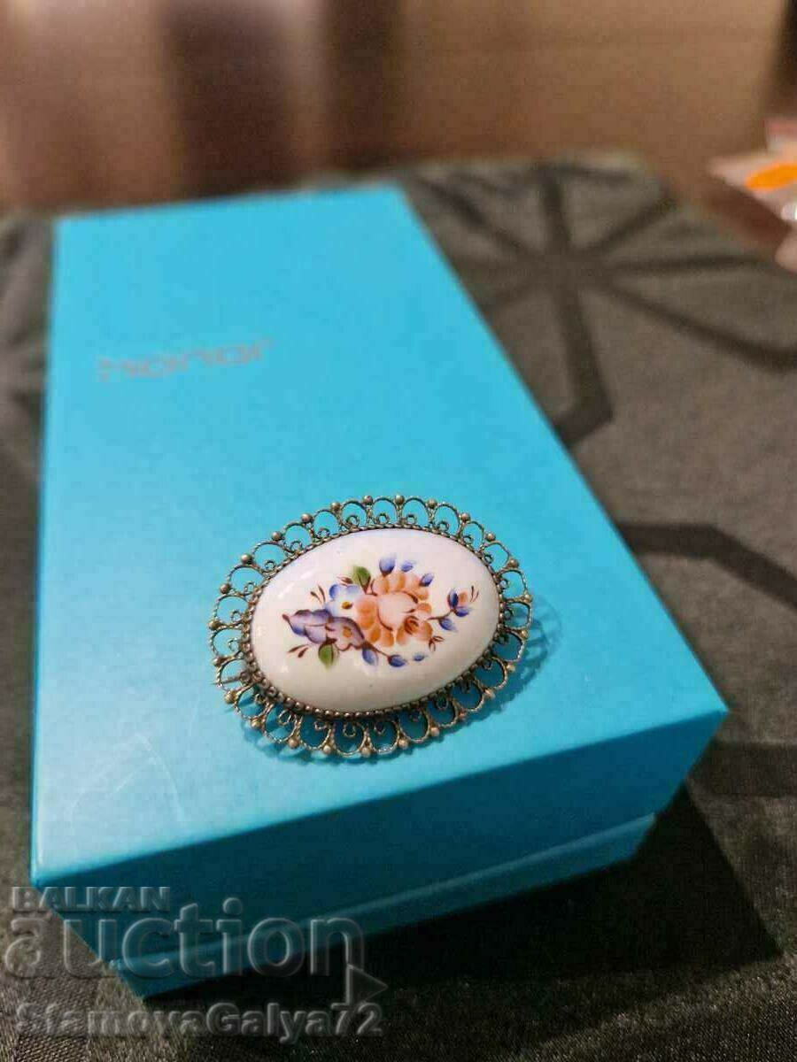 An exceptional antique French porcelain filigree brooch - 5