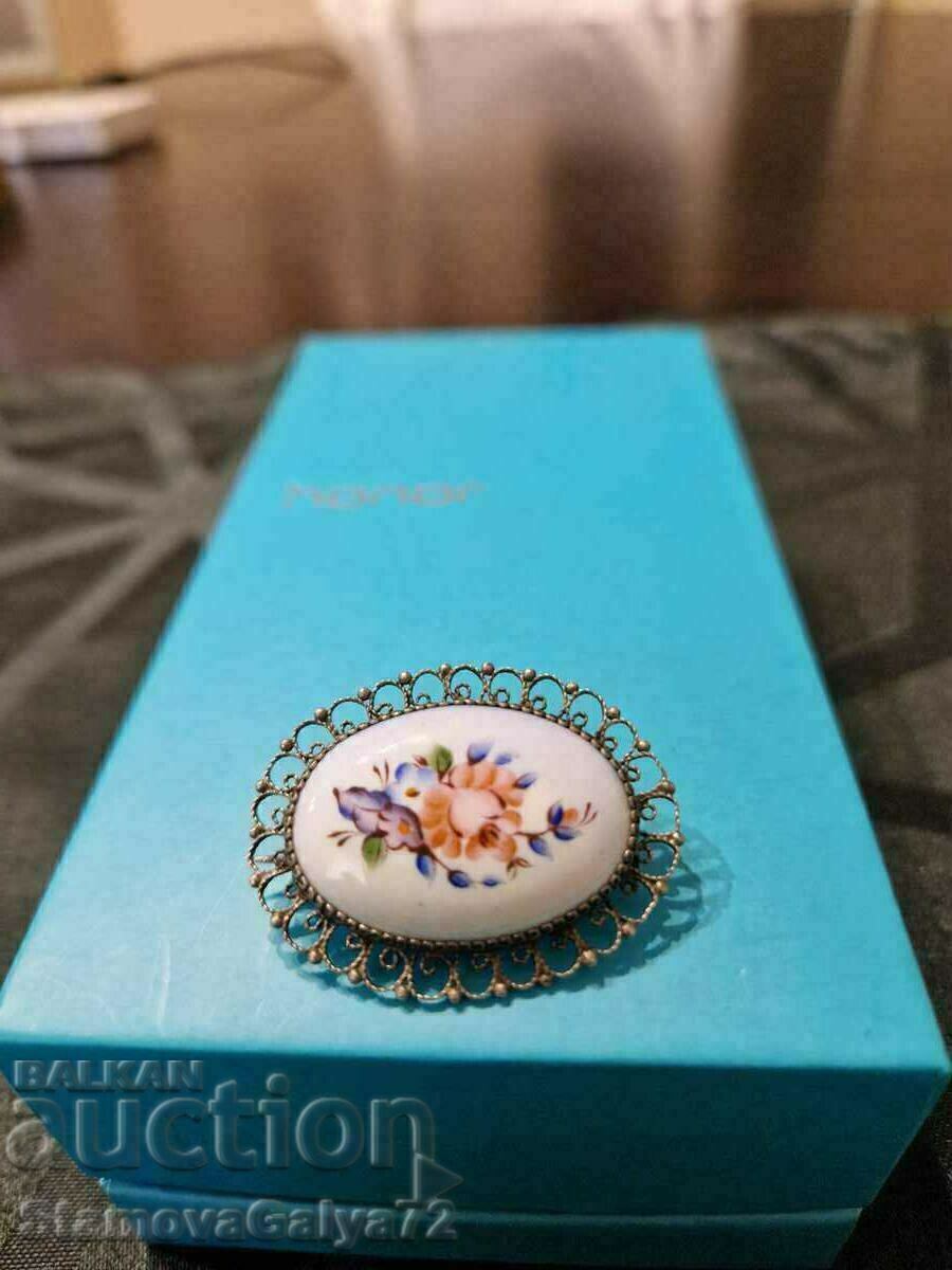 An exceptional antique French porcelain filigree brooch An exceptional antique French porcelain filigree brooch