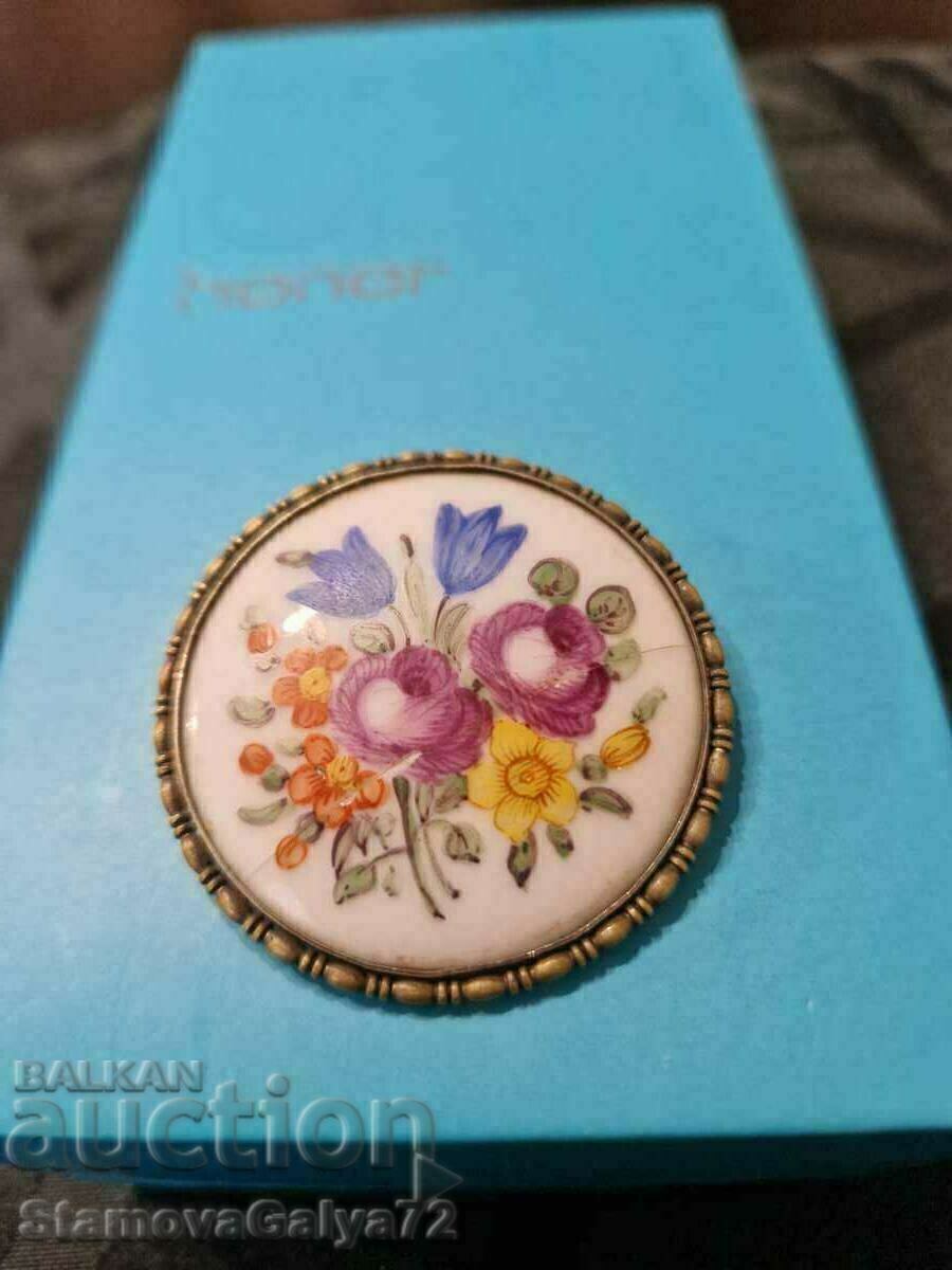 Чудесна антикварна белгийска порцеланова брошка с цена € 30.17 | 59.01 лв. Чудесна антикварна белгийска порцеланова брошка с цена € 30.17 | 59.01 лв.