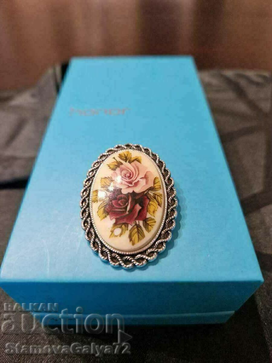 Exquisite beautiful antique porcelain brooch with price 58.00 BGN | € 29.65 Exquisite beautiful antique porcelain brooch with price 58.00 BGN | € 29.65