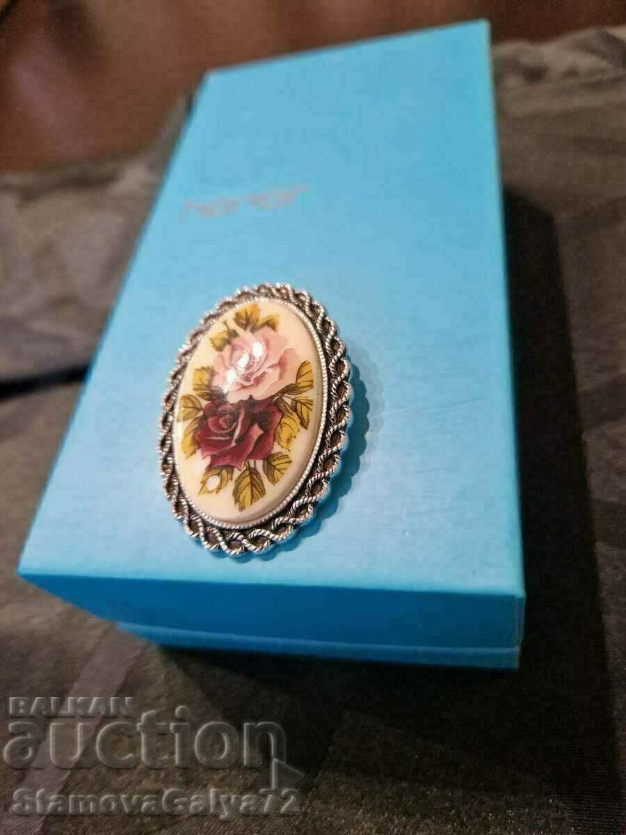 Exquisite beautiful antique porcelain brooch - 5 Exquisite beautiful antique porcelain brooch - 5