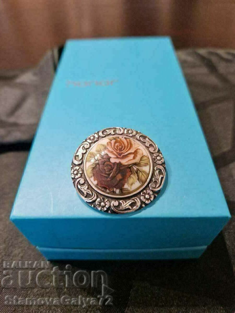A wonderful antique collectible porcelain brooch with price 55.00 BGN | € 28.12