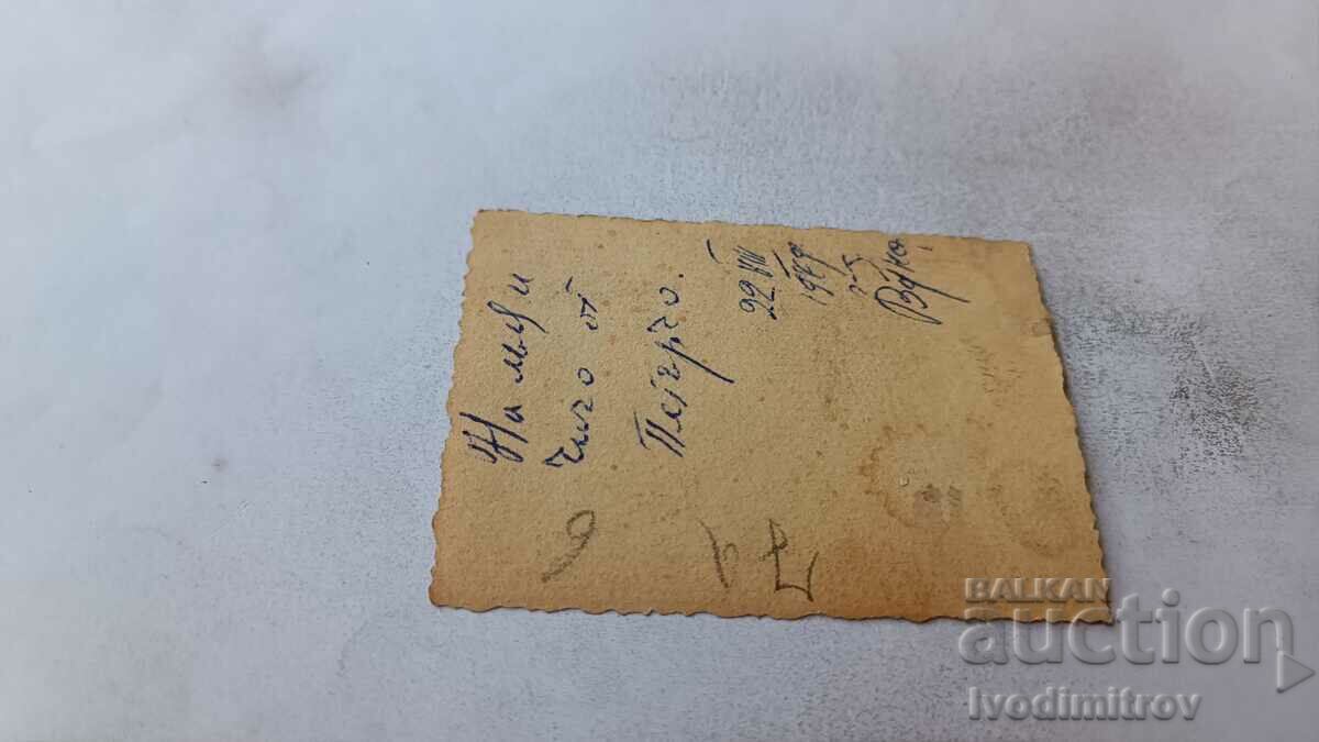 S. Varna A woman and a little girl at the entrance to the Sea Garden with price 1.75 BGN | € 0.89 S. Varna A woman and a little girl at the entrance to the Sea Garden with price 1.75 BGN | € 0.89