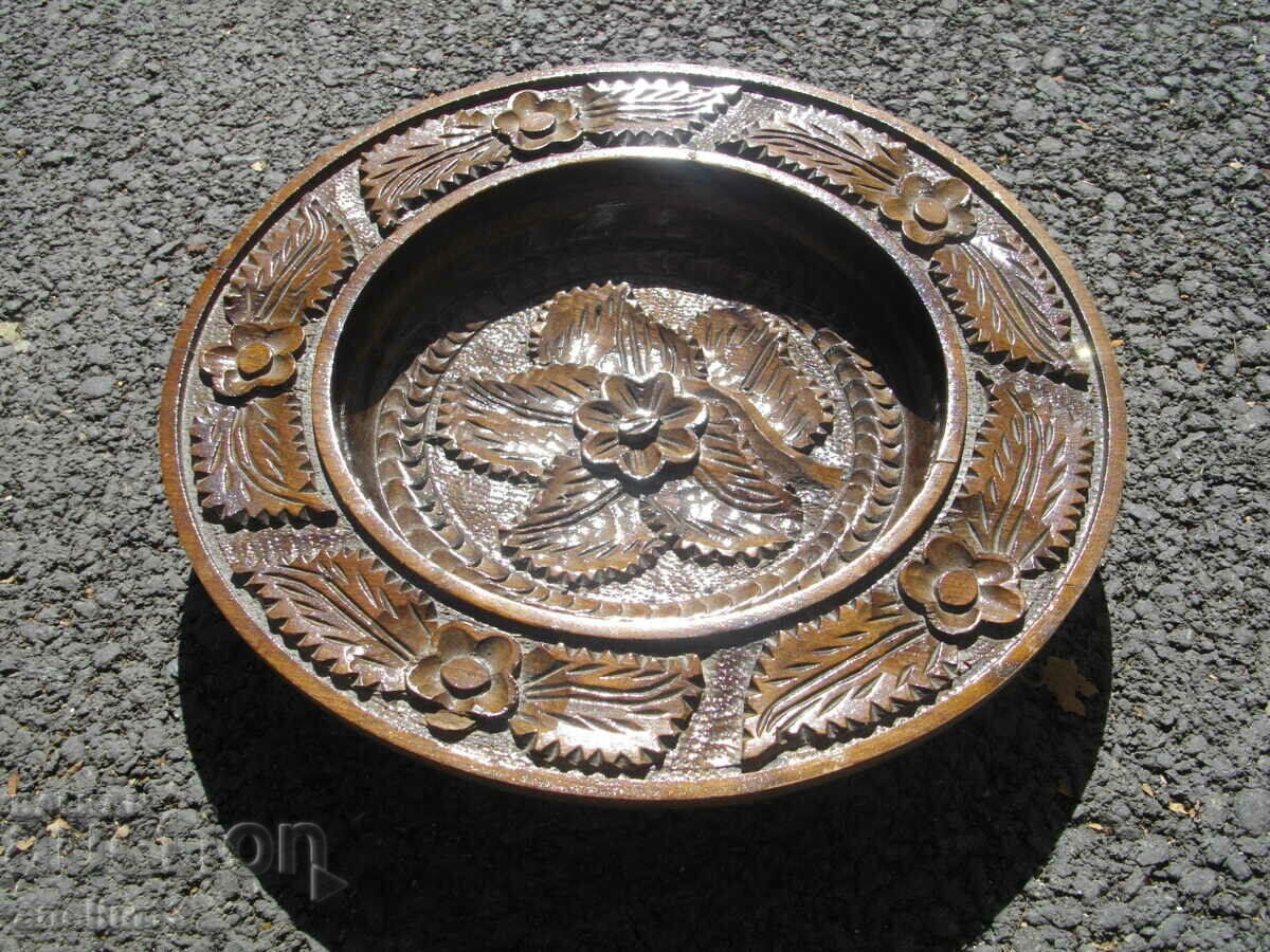 OLD WOODEN FRUCTIERA CARVING with price 55.00 BGN | € 28.12 OLD WOODEN FRUCTIERA CARVING with price 55.00 BGN | € 28.12