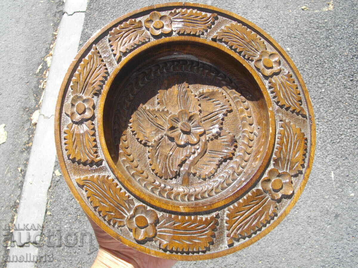 Auction OLD WOODEN FRUCTIERA CARVING Auction OLD WOODEN FRUCTIERA CARVING